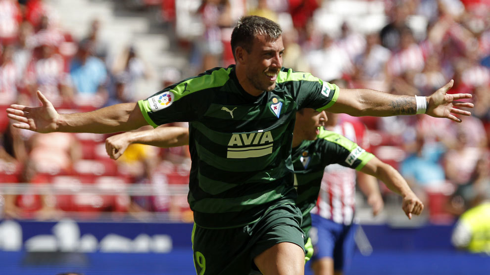 Sergi Enrich celebra un gol al Atltico de Madrid.