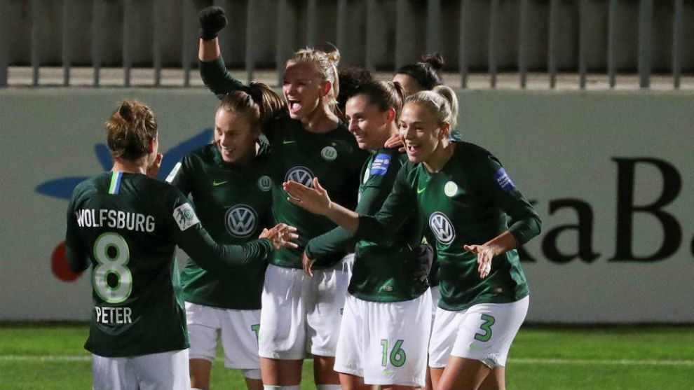Las jugadoras del Wolfsburgo celebran el primer gol en Majadahonda.
