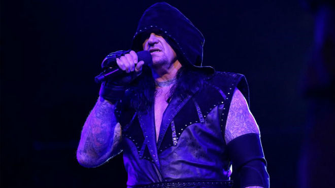 Undertaker durante su alocucin en WWE RAw.