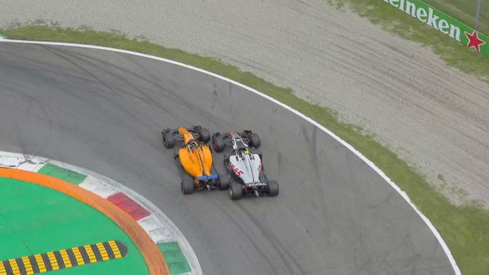 Alonso pasa a Magnussen en el GP de Italia de este año.