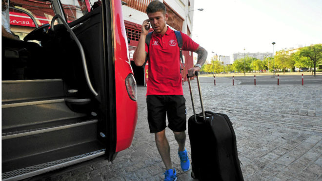 Alberto Moreno se sube al autobús del Sevilla.