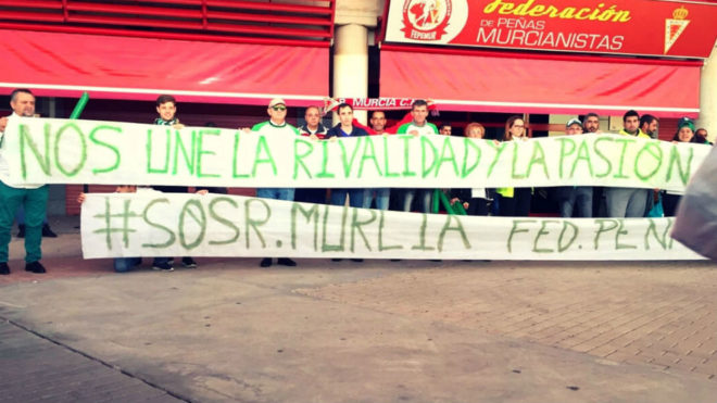 La Federacin de Peas del Elche CF dando apoyo al Real Murcia