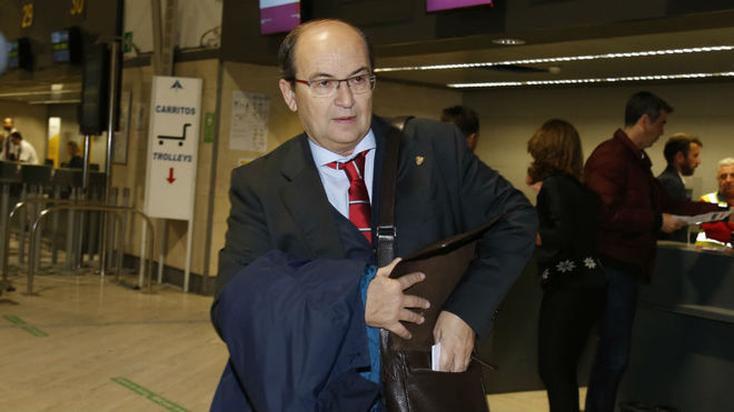 Jos Castro, en el aeropuerto de Sevilla este martes.