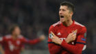 Robert Lewandowski (30) celebra el segundo tanto del Bayern