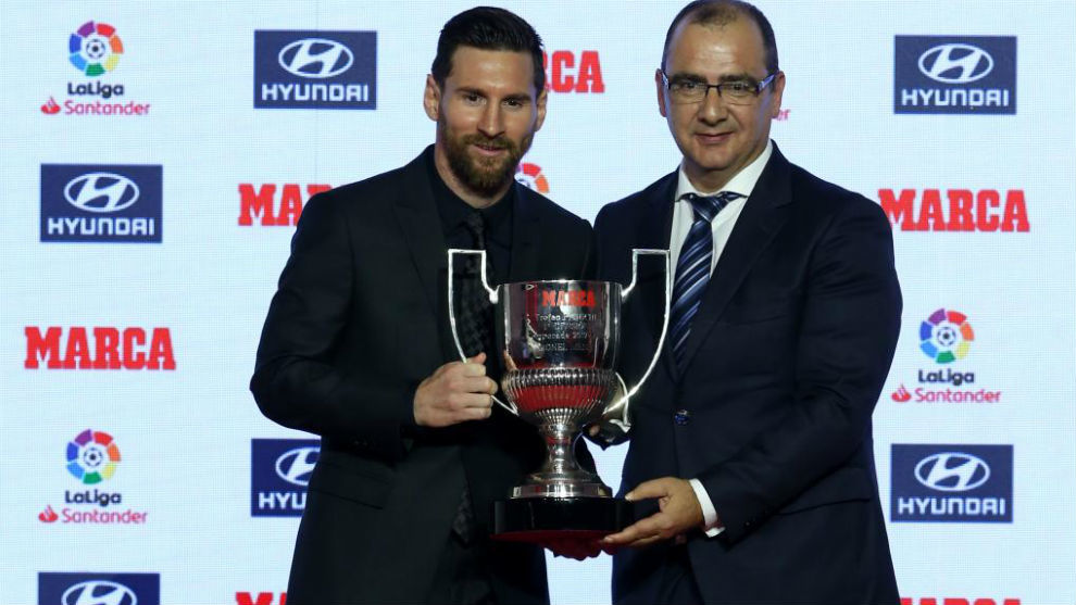 Leo Messi junto a Juan Ignacio Gallardo, director de MARCA.