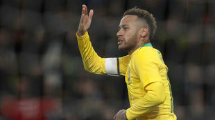 Neymar celebra su gol.