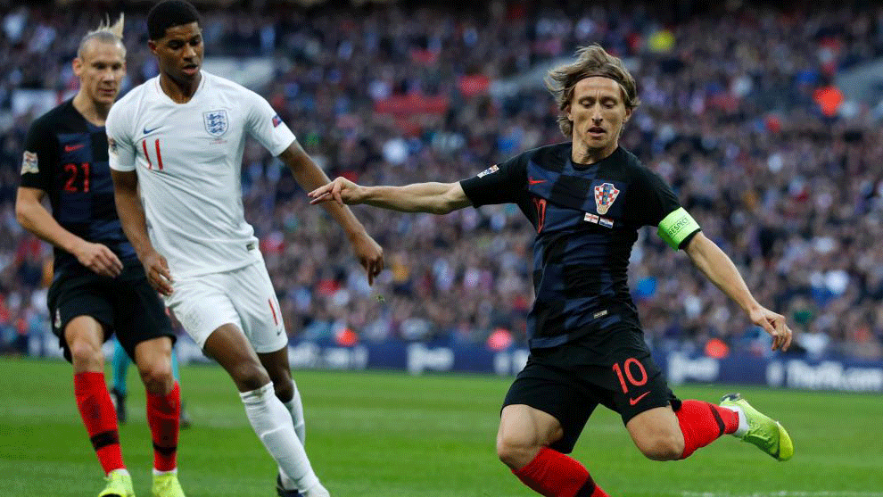 Modric (R) passes the ball during the international UEFA Nations...