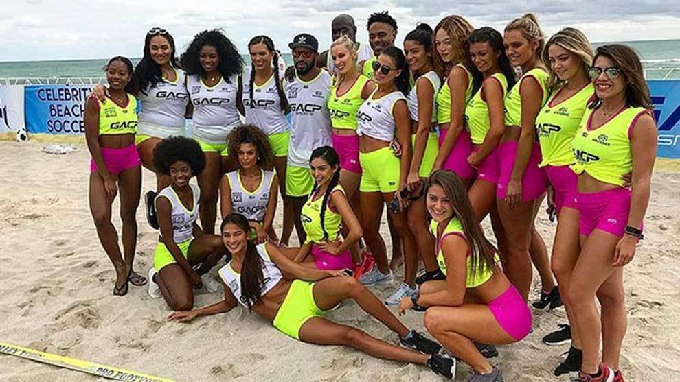 Modelos y deportistas en el partido de ftbol playa Celebrity Beach...