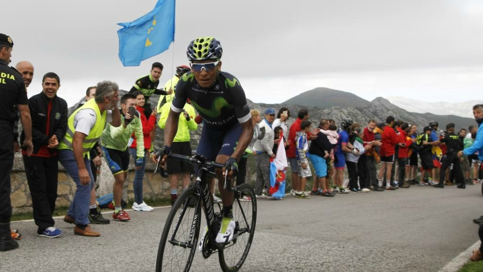 Nairo Quintana, durante su ascensin a Los Lagos en la Vuelta 2016.