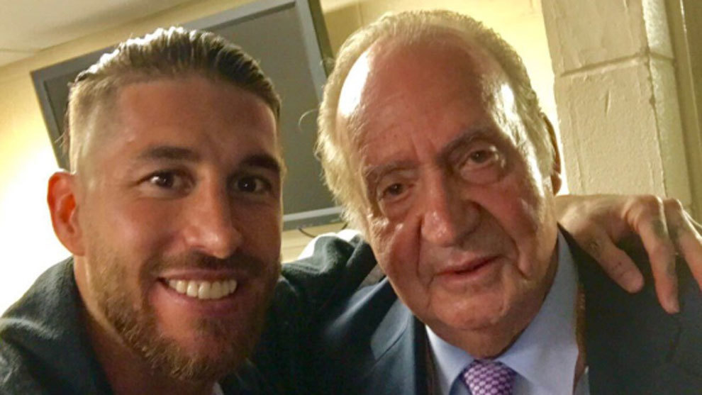 Sergio Ramos junto al rey emrito en la sala antidopaje del...