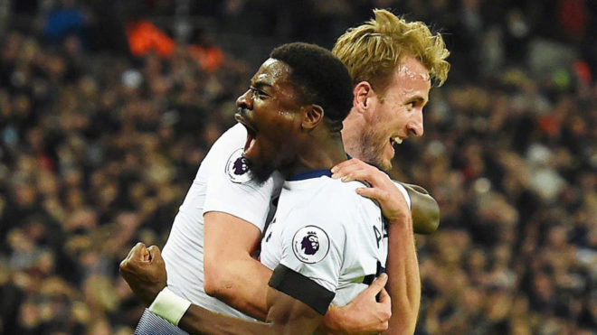 Aurier celebra con Kane el 2-0 del Tottenham.