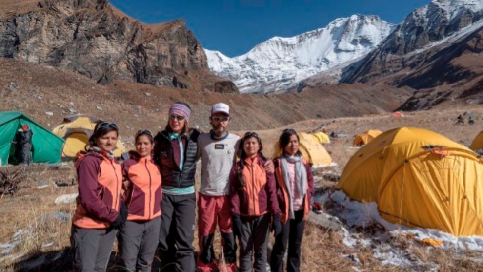 Edurne en el Nepal junto a Saraswoti, Sangita, Laxmi y Pabitra