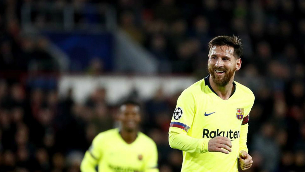 Messi celebra su gol al PSV.