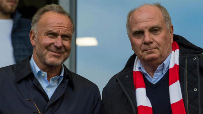 Karl-Heinz Rummenigge junto al presidente del Bayern Munich  Uli...