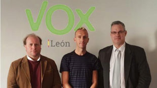 Sergio Snchez, junto a dirigentes de Vox Len.