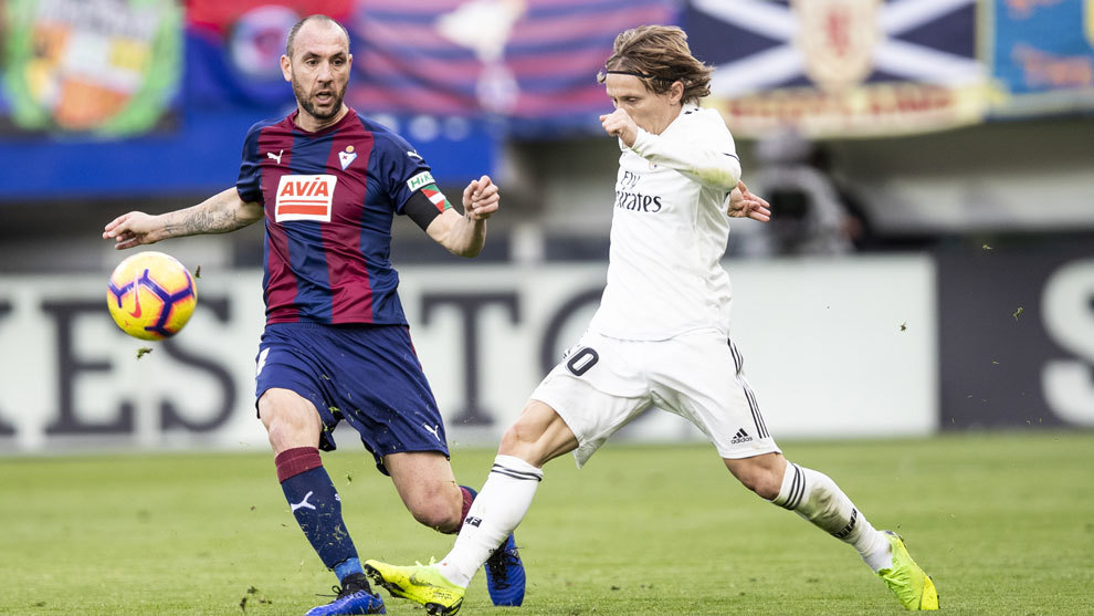Ramis y Modric en el Eibar-Madrid