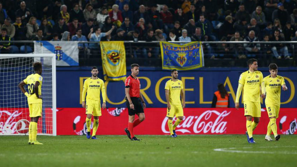 Los jugadores del Villarreal lamentando la derrota ante el Celta.