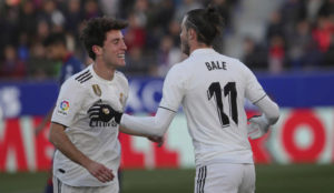 Odriozola felicita a Bale por el gol.