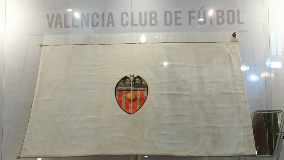 La histrica bandera del Valencia de 1924, tras su restauracin.