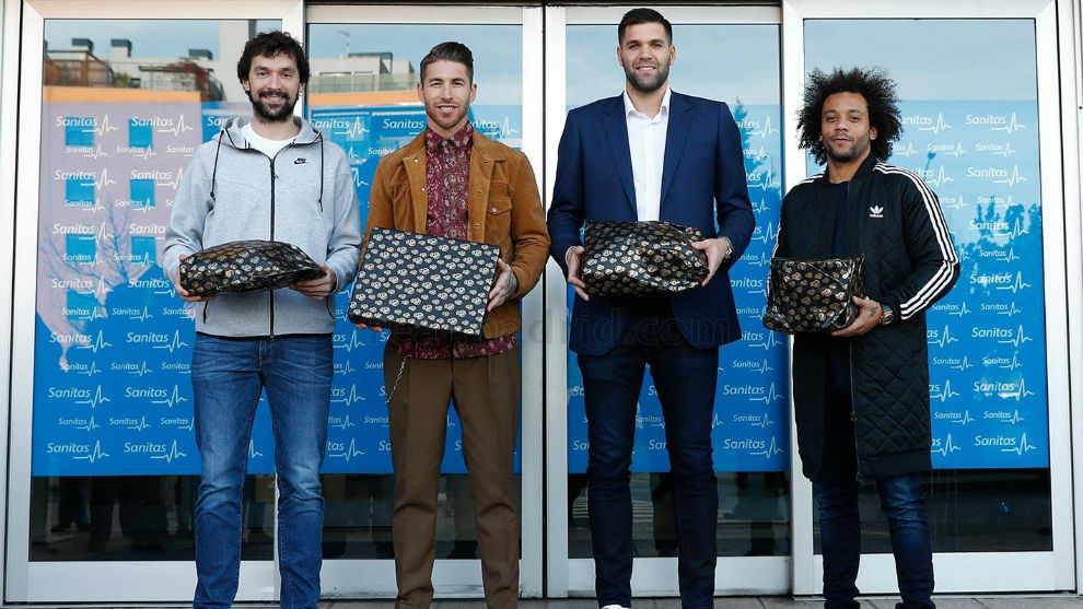 Real Madrid players and coaches visit sick kids in hospital