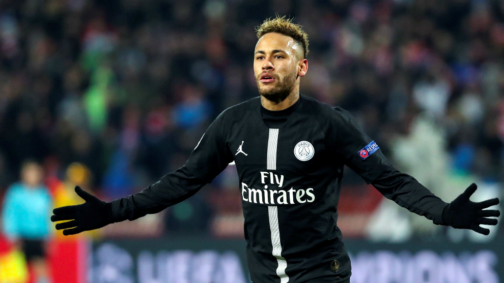 Neymar celebra su tanto al Estrella Roja
