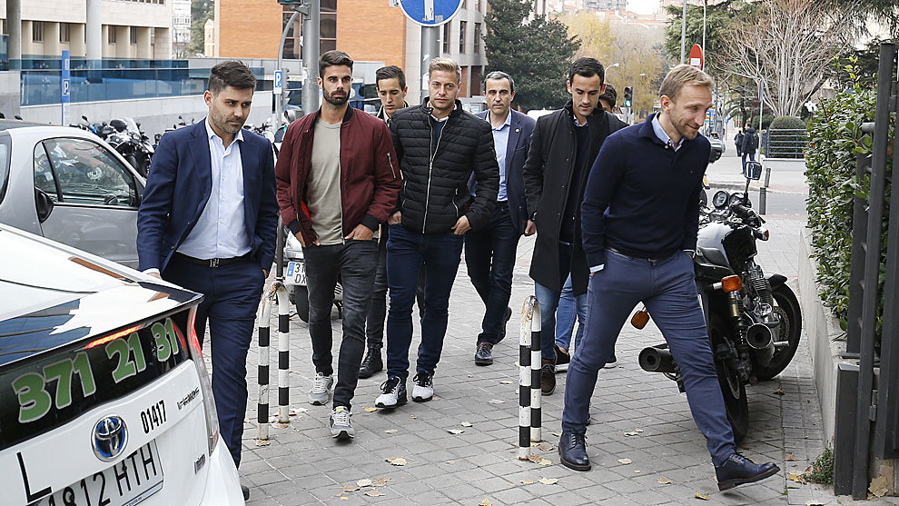 Jugadores del Reus a su entrada a la sede de LaLiga para conocer su...
