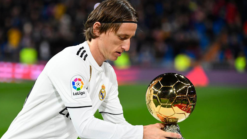 Real Madrid: Luka Modric brinda su Balón Oro al Bernabéu | Marca.com