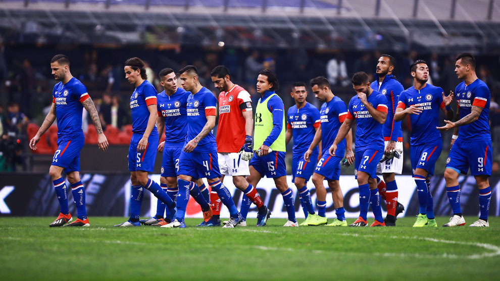 Lamentos y lágrimas, así vivió el Cruz Azul la derrota ante el América - Cruz  Azul no pudo dejar a un lado la racha sin... | MARCA.com
