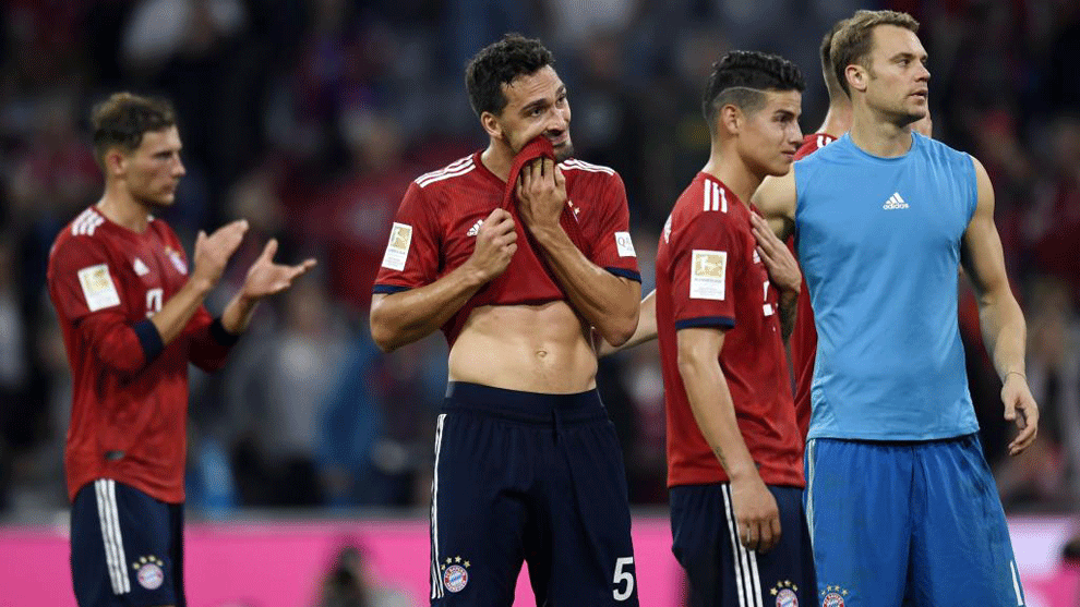 Los jugadores del Bayern de Mnich, decepcionados tras perder contra...