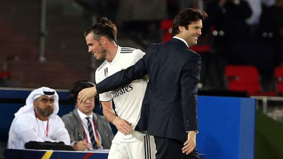 Bale y Solari se saludan tras ser sustituido el galés ante el...
