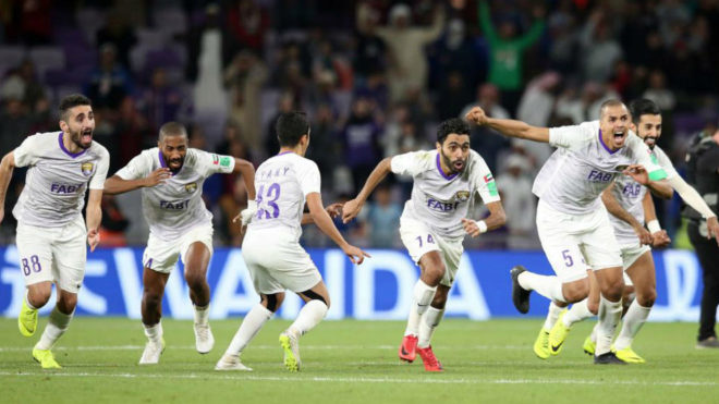 Los jugadores del Al Ain celebran el pase a la final del Mundial de...