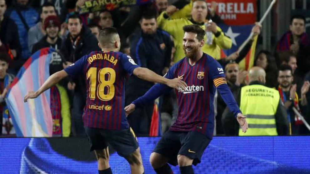 Jordi Alba celebra con Messi el 2-0 del Barcelona frente al Celta.
