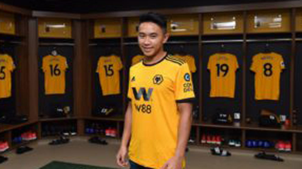 Wang con la camiseta del Wolverhampton