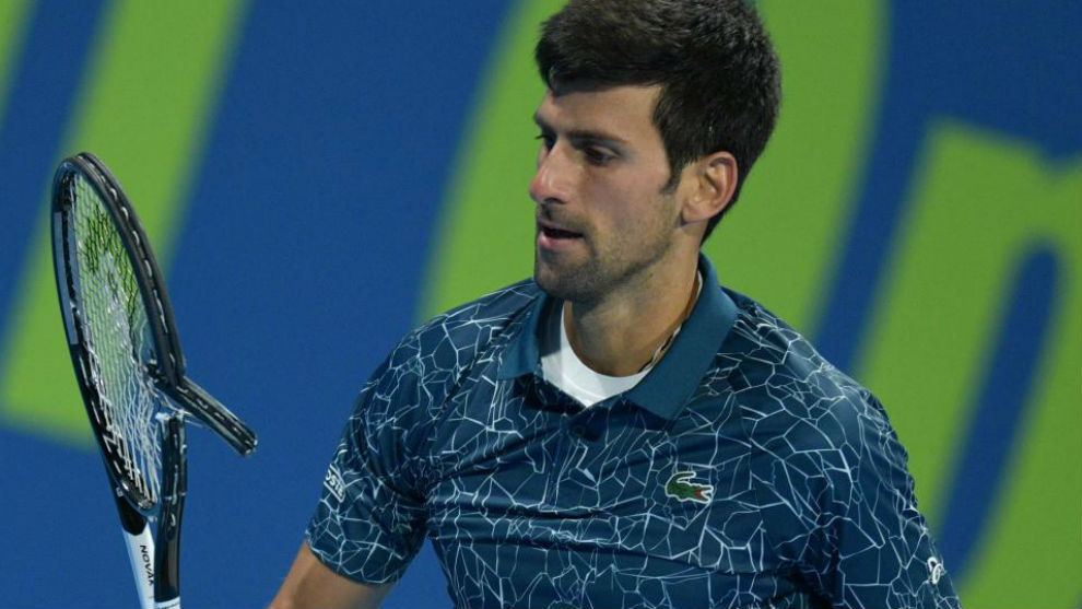 Djokovic se carg una raqueta