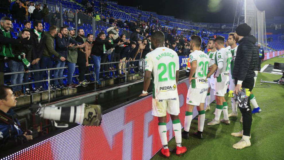The Cordoba players speak with their fans at the end of the game.