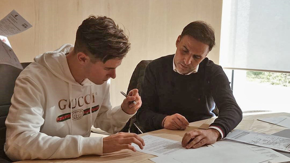 La firma del contrato con el Madrid.