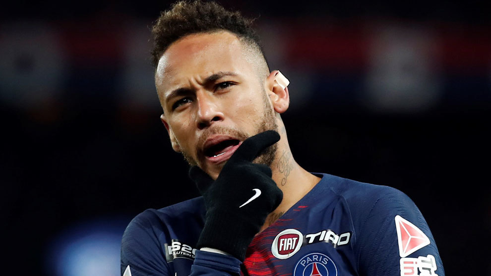 Neymar during a game for PSG.
