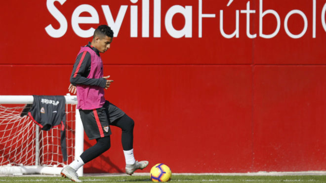 Arana, en un entrenamiento del Sevilla.