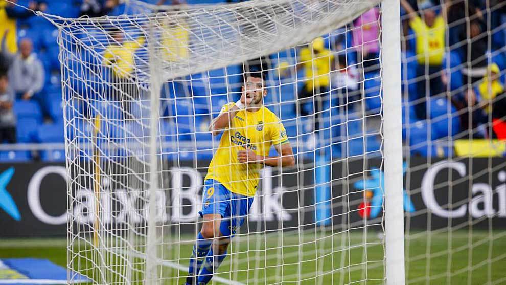 Rafa Mir celebra el tercer gol de la UD a Osasuna el sbado