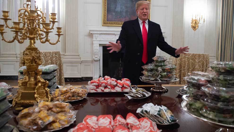 Donald Trump recibi con fast food al equipo de Clemson, campeones...
