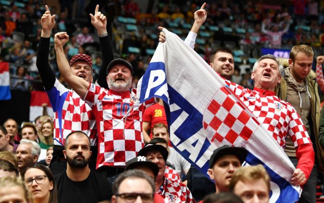 Seguidores croatas en un partido del Mundial /