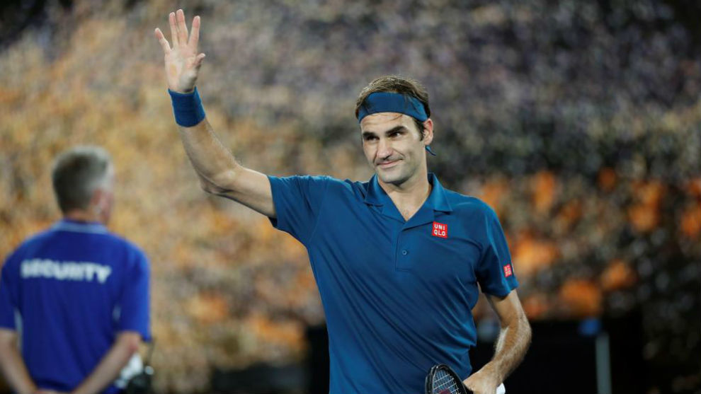 Federer saluda a la grada tras la victoria