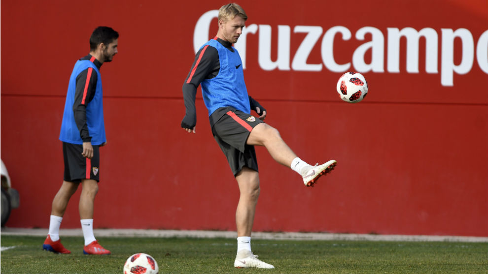 Simon Kjaer (29), en un entrenamiento con el Sevilla.