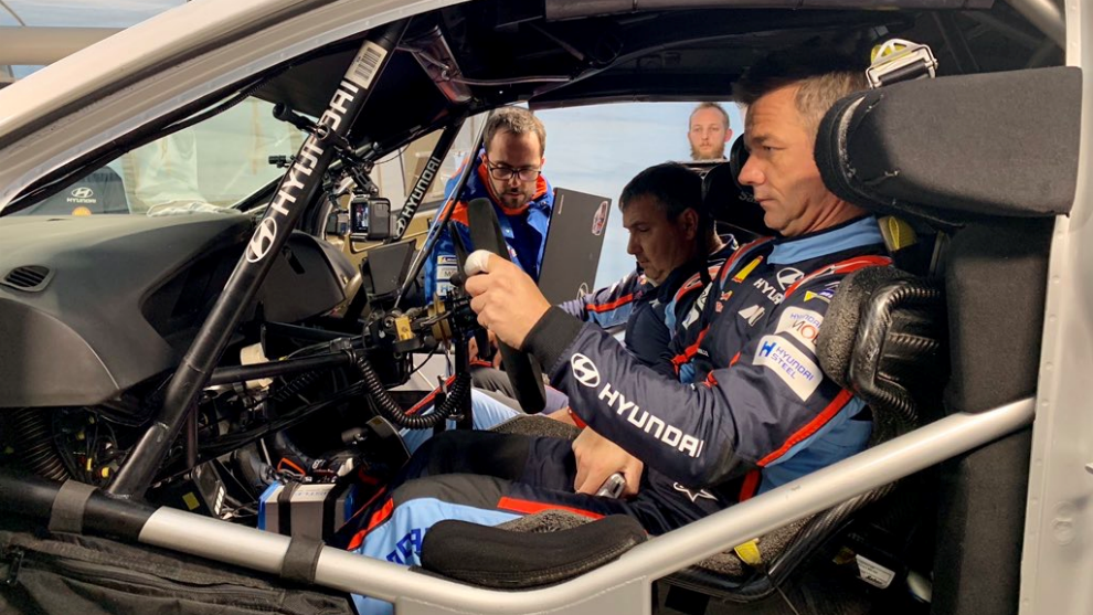Loeb, hoy, a bordo de su nuevo coche, el Hyundai i20 Coupe WRC