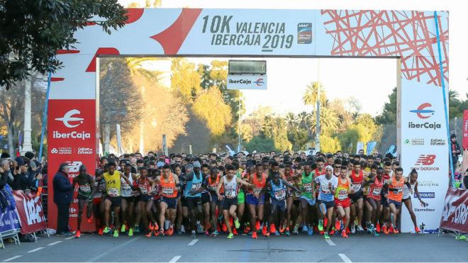 Cientos de corredores toman la salida en la prueba de Valencia