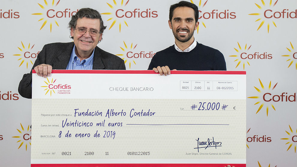 Juan Sitges y Alberto Contador, en el acto de entrega de los 25.000...