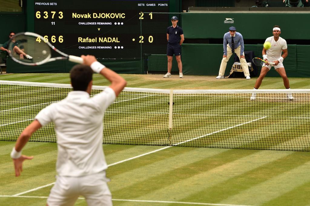 Nole y Nadal intercambian golpes en la hierba de Wimbledon