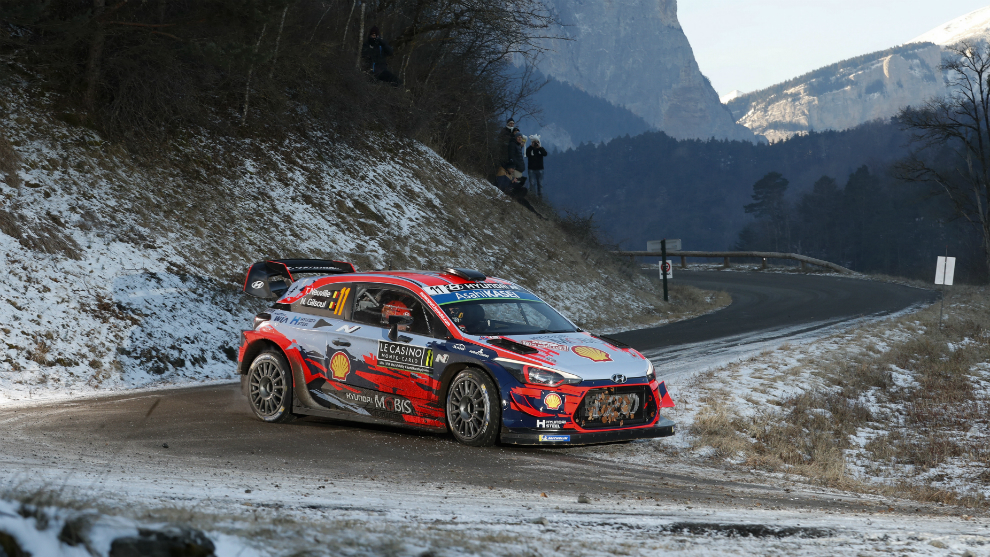 El belga contina luchando por la victoria con su i20 Coup WRC.