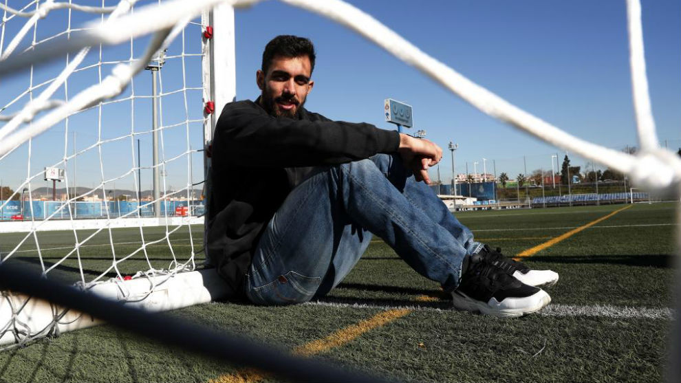 Borja Iglesias posing for MARCA at Espanyol&apos;s Sports City.