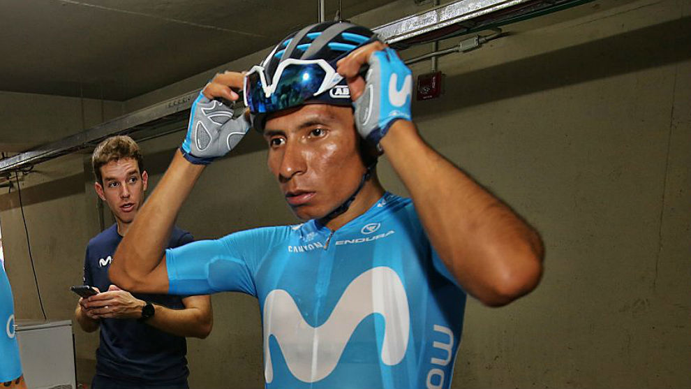 Nairo se ajusta el casco antes de salir a entrenarse en San Juan.